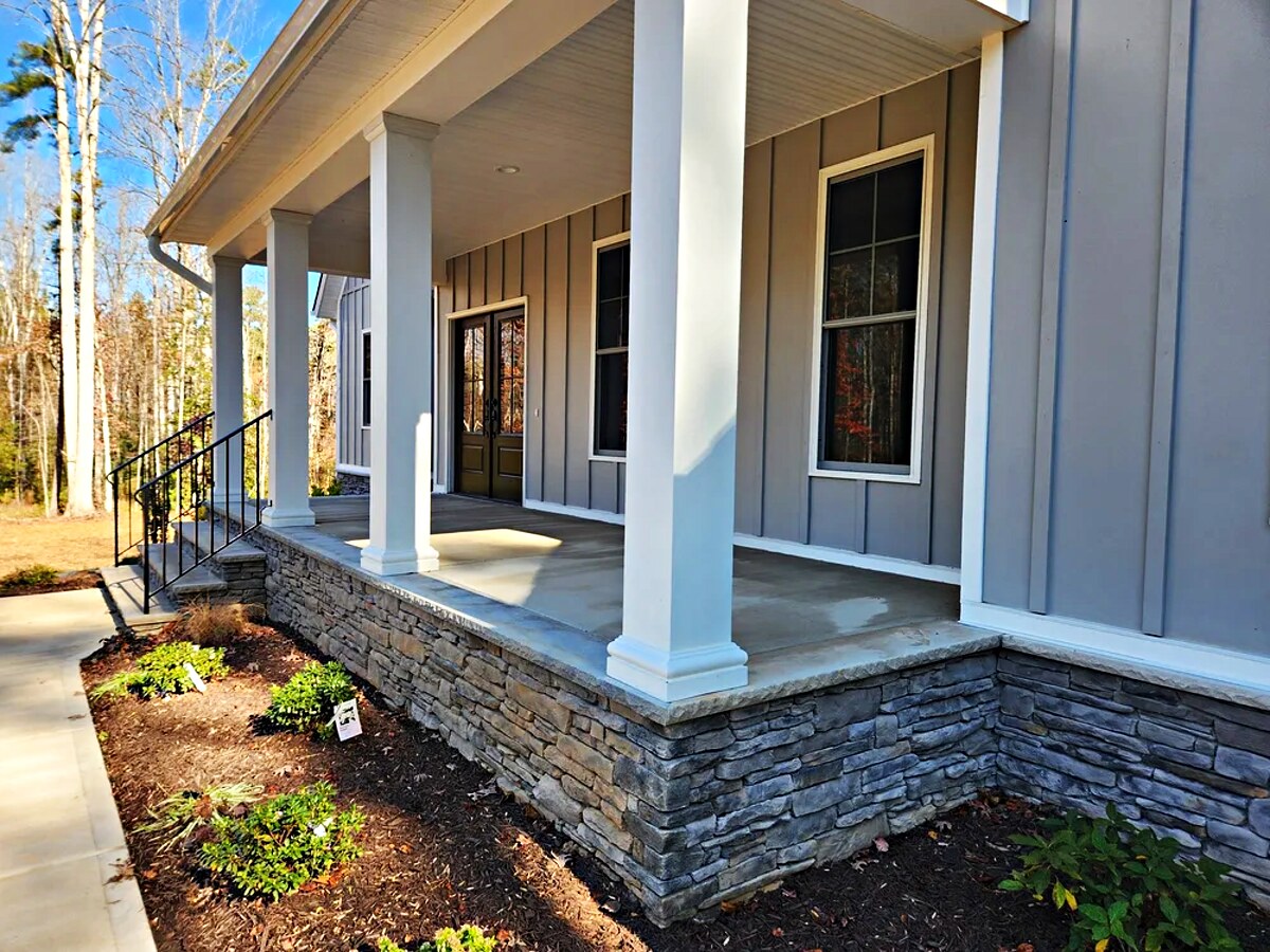 Exterior Columns & Trim Repainted